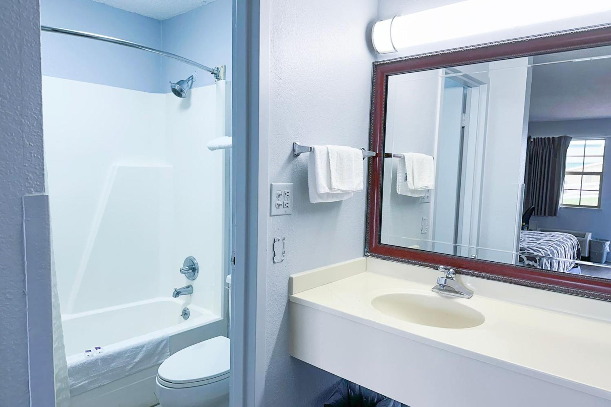 Happy Stay Inn Madisonville I-69 By Oyo Bagian luar foto